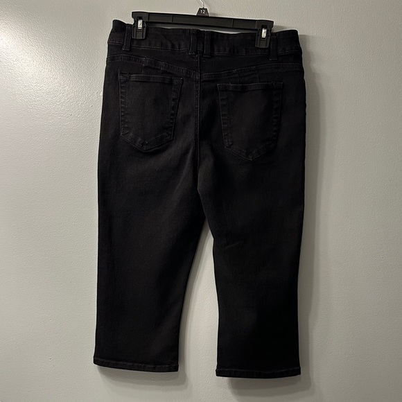 Elegant Black Women's Capris - Picture 3 of 5